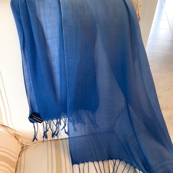 JONES NEW YORK Blue Scarf Shawl Wrap Blue Dip-Dye Ombré with Fringe - EUC - Picture 7 of 9